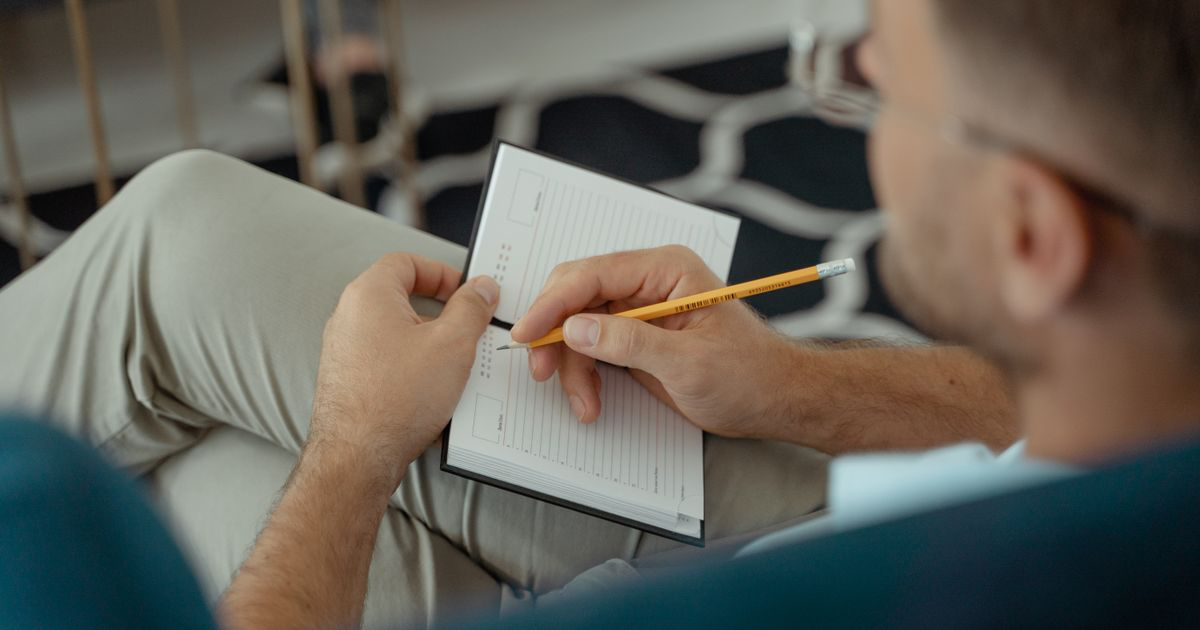 How to Write Down Your Workouts (Format + Examples)