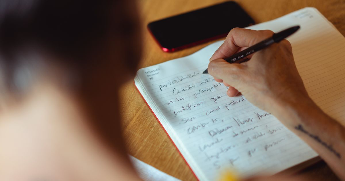 How to Keep a Workout Journal (What to Write + Format)