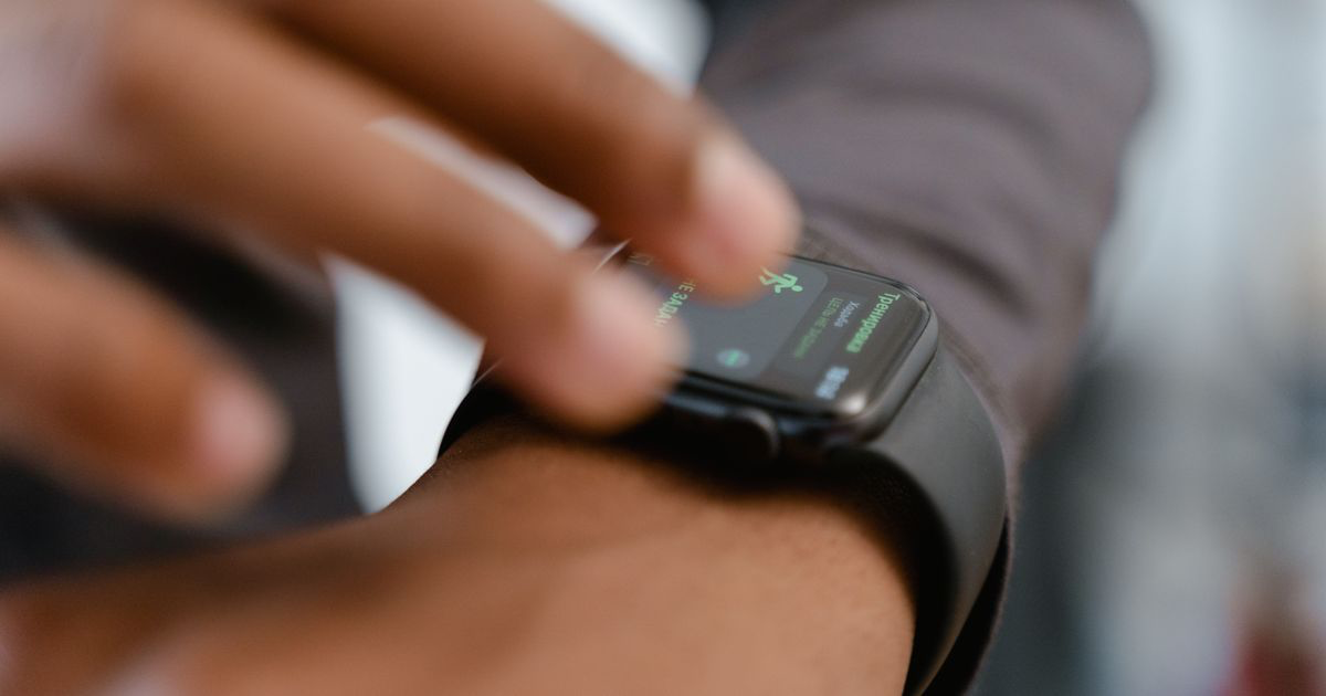 How to Track Strength Workouts on Apple Watch (What It Records and What It Misses)