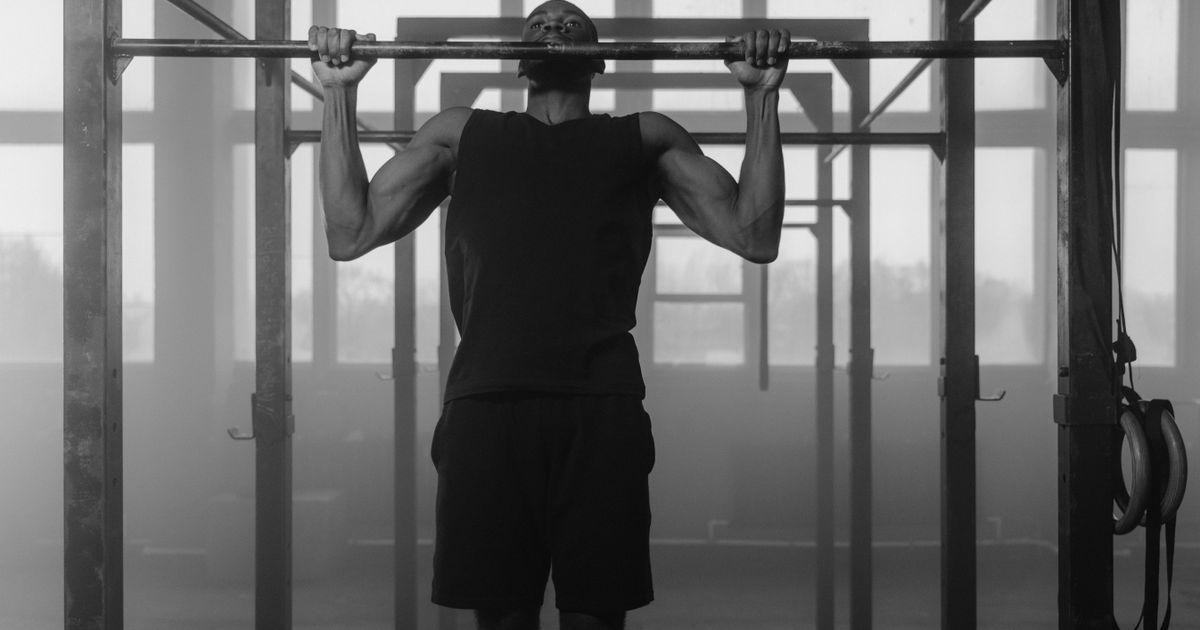 Lat Pulldown vs Pull-Ups: Which Builds a Bigger Back?