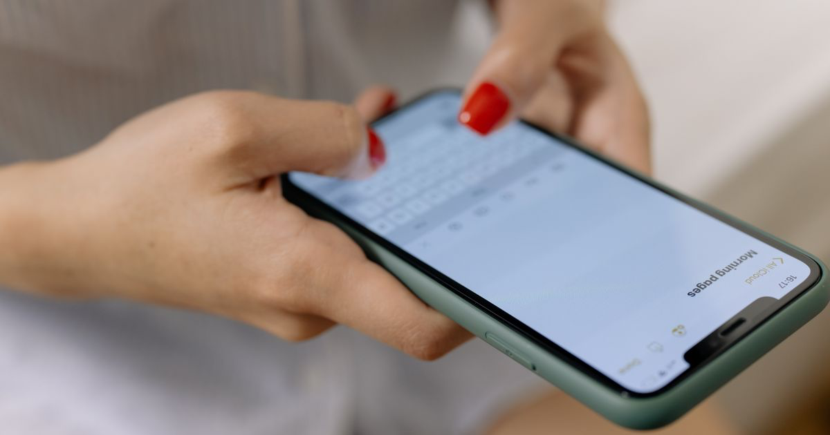 Person typing a note on an Android phone, building a Samsung Notes workout template