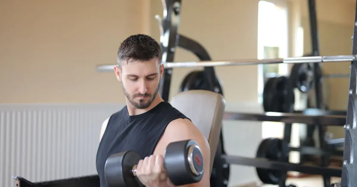How Many Sets and Reps Should a Beginner Do? (2-3 x 8-12)